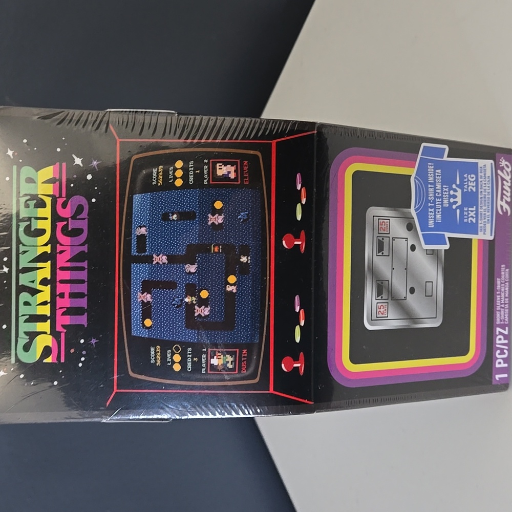 STRANGER THINGS Funko Limited Edition Arcade Boxed Tee Shirt Unisex 2XL.